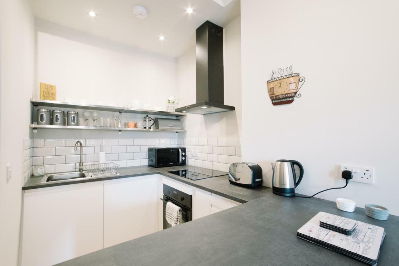 Beautiful City Centre Apartment - Holyrood Park Edimburgo Esterno foto
